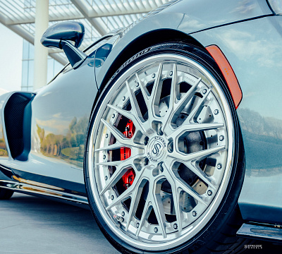 Фото дисков Strasse Wheels SV10M Deep Concave FS на McLaren 650S