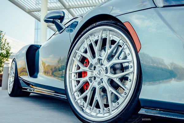 Фото дисков Strasse Wheels SV10M Deep Concave FS Глянцевый лак на McLaren 650S