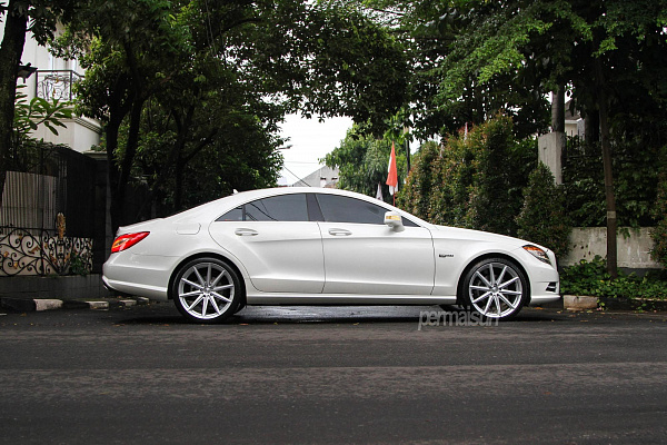 Фото дисков Vossen VFS-10 Серебро на Mercedes-Benz CLS (C218)