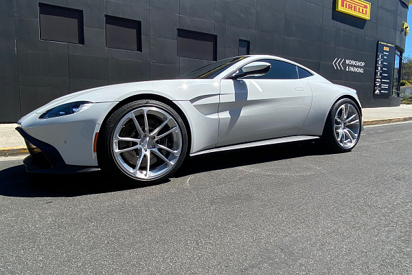 Фото дисков CEC C882 Глянцевый лак на Aston Martin Vantage 4