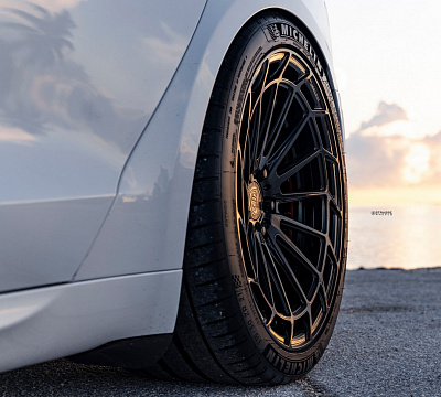 Фото дисков Strasse Wheels SV15FF Deep Concave Duoblock на Tesla Model S