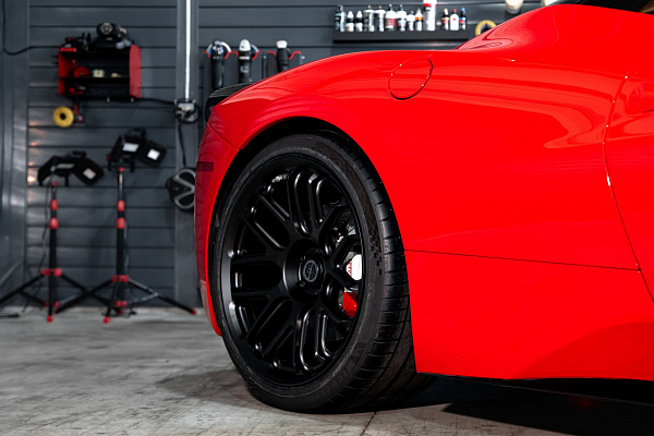 Фото дисков Brixton Forged TR08 Черный сатин на Ferrari 458