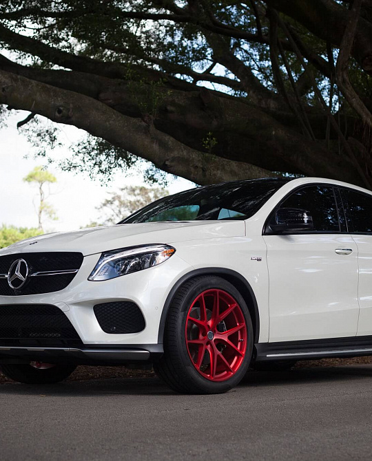 Фото дисков P101 Красный сатин на Mercedes-Benz GLE I