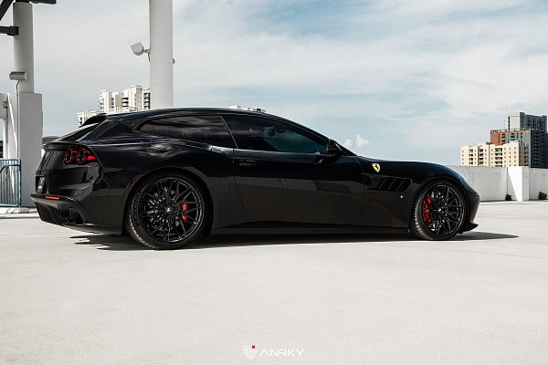 Фото дисков Anrky S1-X1 Черный глянец на Ferrari GTC4Lusso