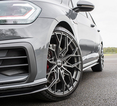 Фото дисков Bola FLX на Volkswagen Golf VII