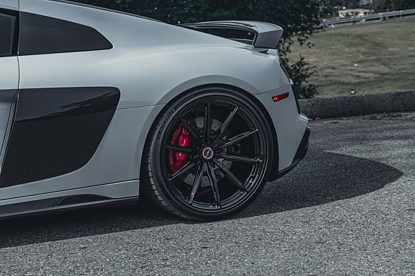 Фото дисков Brixton Forged FDE11 Черный глянец на Audi R8 (4S)
