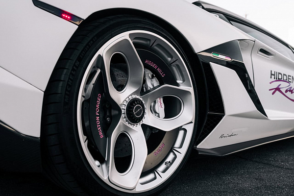 Фото дисков Brixton Forged NC01-R Серебро на Lamborghini Aventador