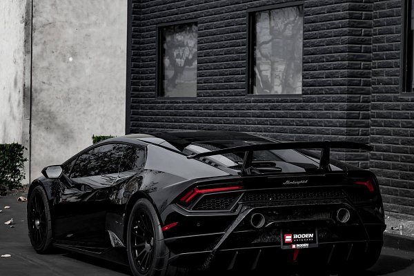 Фото дисков HRE 303M Черный сатин на Lamborghini Huracan