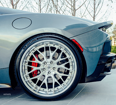 Фото дисков Strasse Wheels SV10M Deep Concave FS на McLaren 650S