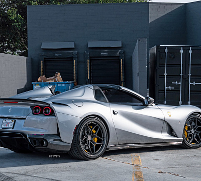 Фото дисков Strasse Wheels SV5R Deep Concave FS на Ferrari 812