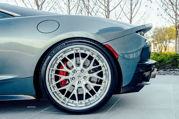 Фото дисков Strasse Wheels SV10M Deep Concave FS Глянцевый лак на McLaren 650S