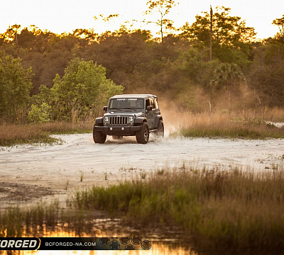 Фото дисков BC Forged RZ05 на Jeep Wrangler III (JK)