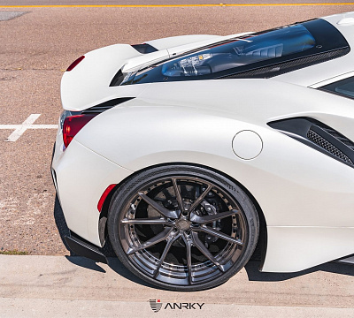 Фото дисков Anrky AN22 на Ferrari 812