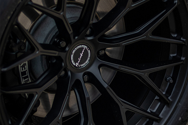 Фото дисков Brixton Forged CM6-R Черный сатин на Bentley Continental GT III