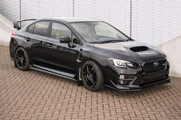Фото дисков Bola B11 Черный глянец на Subaru WRX VA
