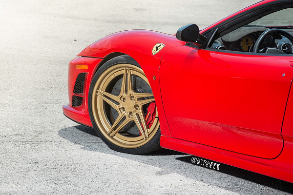 Фото дисков Strasse Wheels SV2T Deep Concave FS Сатиновое темное золото на Ferrari F430