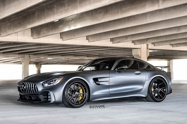 Фото дисков Strasse Wheels SM5RT Deep Concave FS Черный глянец на Mercedes-Benz AMG GT I