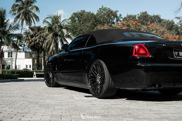 Фото дисков Anrky RF-140 Черный глянец на Rolls-Royce Wraith