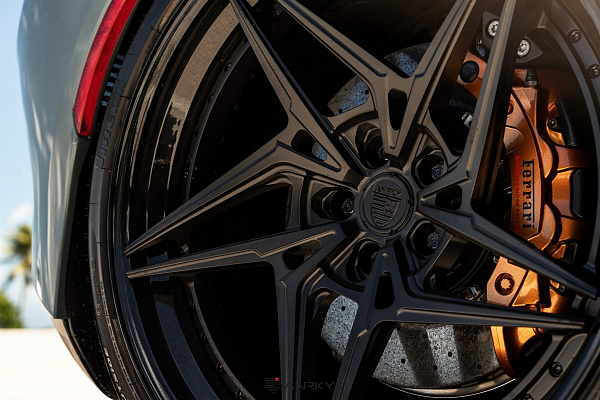 Фото дисков Anrky S3-X3 Черный глянец на Ferrari F8