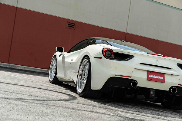 Фото дисков HRE 520 Глянцевый лак на Ferrari 488