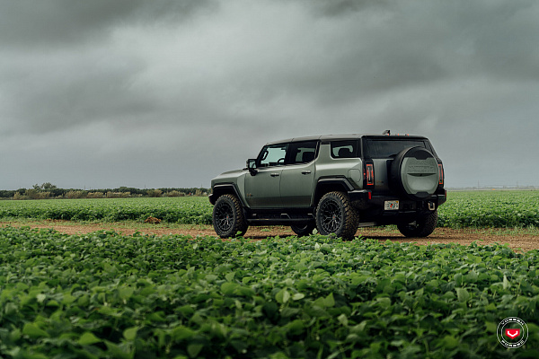 Фото дисков Vossen LC3-01 Черный глянец на GMC Hummer EV