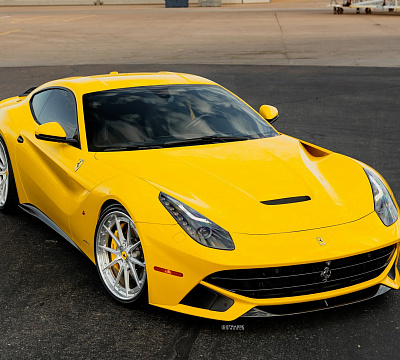Фото дисков Strasse Wheels SV10 Deep Concave FS на Ferrari 812