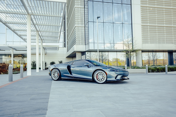Фото дисков Strasse Wheels SV10M Deep Concave FS Глянцевый лак на McLaren 650S