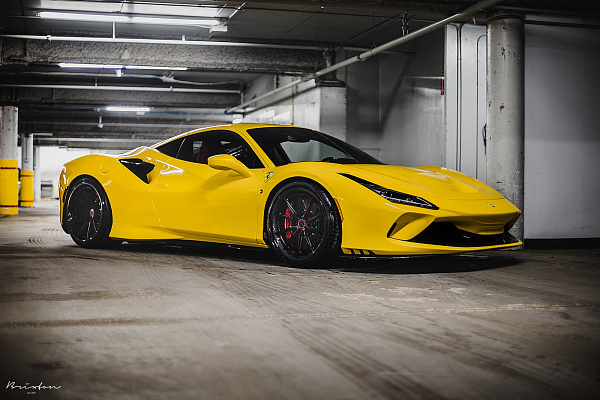 Фото дисков Brixton Forged R11-R Черный глянец на Ferrari F8