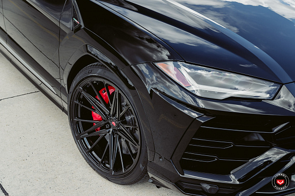 Фото дисков Vossen M-X6 Черный глянец на Lamborghini Urus