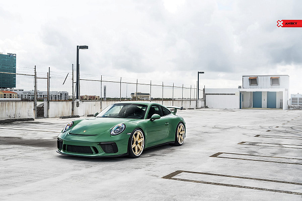 Фото дисков Anrky AN36 Глянцевая шампань на Porsche 911 VII