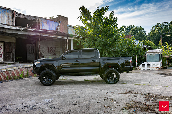 Фото дисков Vossen HF6-4 Черный глянец на Toyota Tacoma III