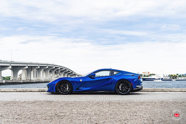 Фото дисков Vossen S17-06 Черный глянец на Ferrari 812