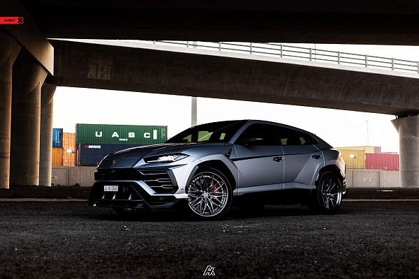 Фото дисков Anrky S3-X1 Глянцевый темный лак на Lamborghini Urus