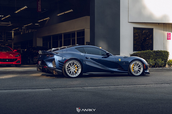 Фото дисков Anrky AN30 Глянцевый лак на Ferrari 812
