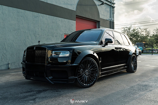 Фото дисков Anrky RF-230 Черный глянец на Rolls-Royce Cullinan