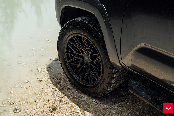 Фото дисков Vossen HF6-5 Черный сатин на Toyota Tacoma III