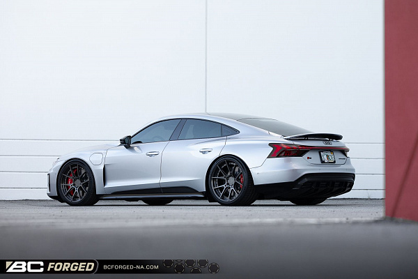 Фото дисков BC Forged HCA165 Матовый графит на Audi E-tron GT