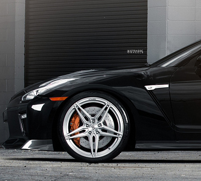 Фото дисков Strasse Wheels SV2 Deep Concave Monoblock на Nissan GT-R