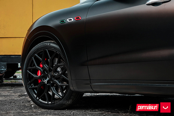 Фото дисков Vossen HF-2 Черный глянец на Maserati Levante