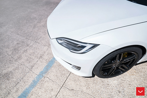 Фото дисков Vossen HF-1 Черный глянец на Tesla Model S