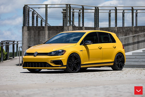 Фото дисков Vossen HF-1 Черный глянец на Volkswagen Golf VII