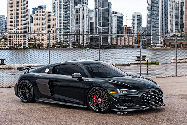 Фото дисков Strasse Wheels SV15FF Deep Concave FS Другой цвет на Audi R8 (4S)