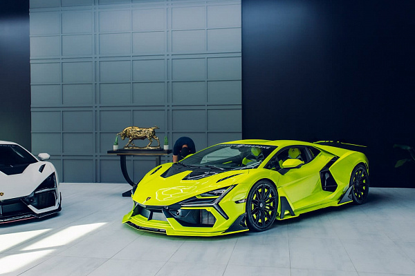 Фото дисков Brixton Forged NC04-R Черный сатин на Lamborghini Revuelto