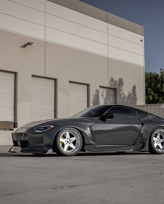 Фото дисков C105 Белый глянец на Nissan Z