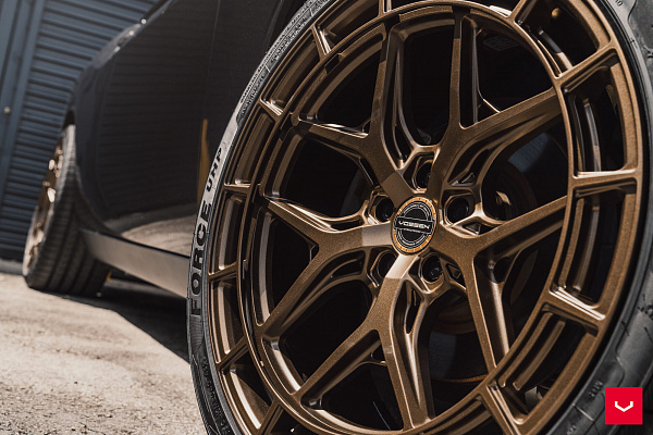 Фото дисков Vossen HFX-1 (5-Lug) Сатиновая бронза на Dodge Challenger III