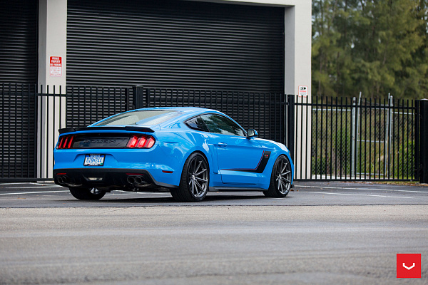 Фото дисков Vossen VFS-10 Глянцевый графит на Ford Mustang VI