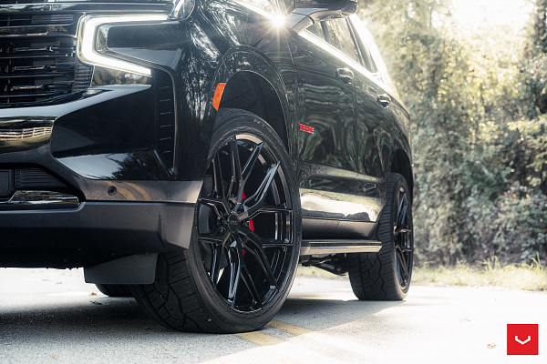 Фото дисков Vossen HF6-4 Черный глянец на Chevrolet Tahoe V