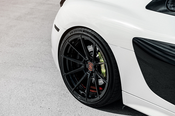 Фото дисков Strasse Wheels SV10 Deep Concave Duoblock Черный глянец на Audi R8 (4S)
