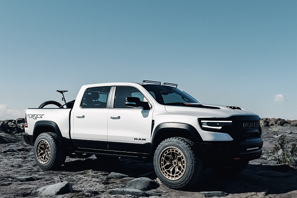 Фото дисков Brixton Forged BX02-M Сатиновая бронза на Ram 1500 V