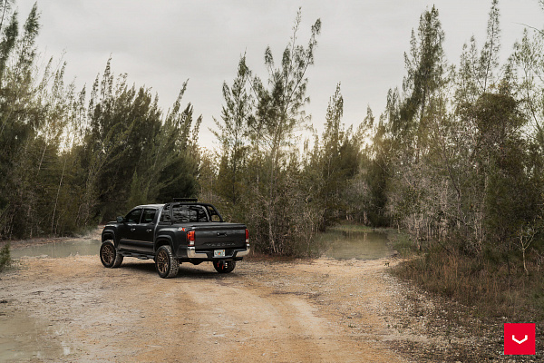 Фото дисков Vossen HF6-5 Сатиновая бронза на Toyota Tacoma III